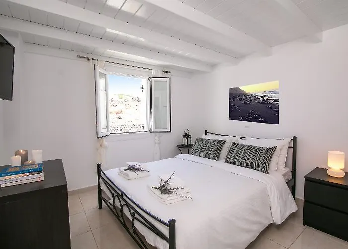 Apanomeria Boutique Oia (Santorini)